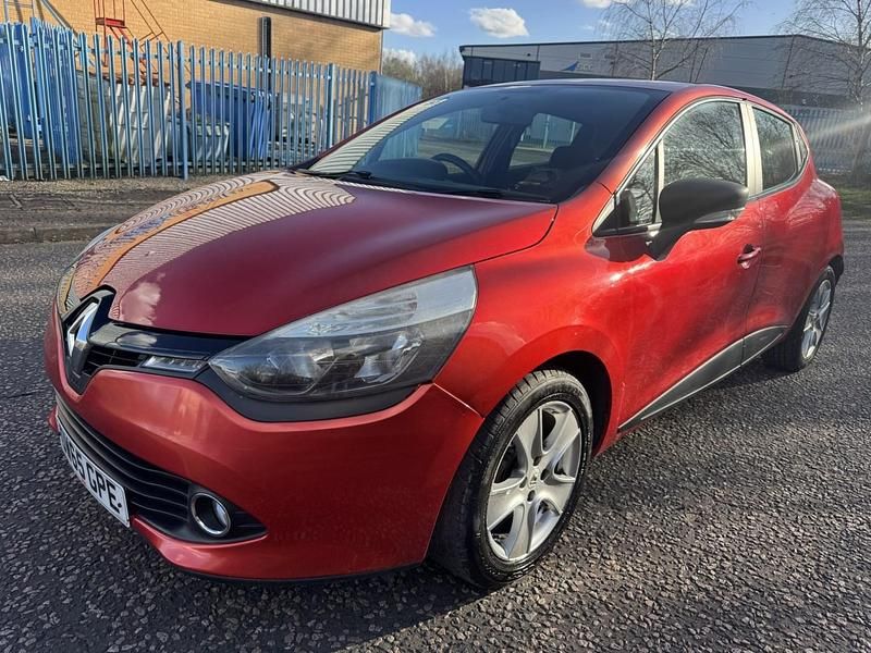 Used Renault Clio IV Play 75 HP (55 kW) 2016 Red Hatchback