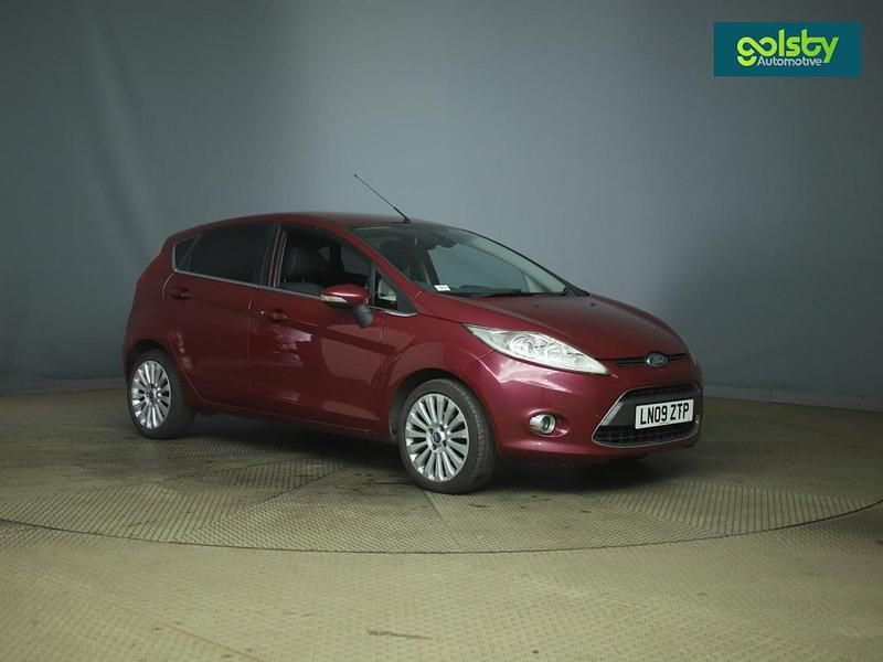 Red Used 2009 Ford Fiesta Titanium Hatchback | £2,255 (Fair price) - Image 1/4