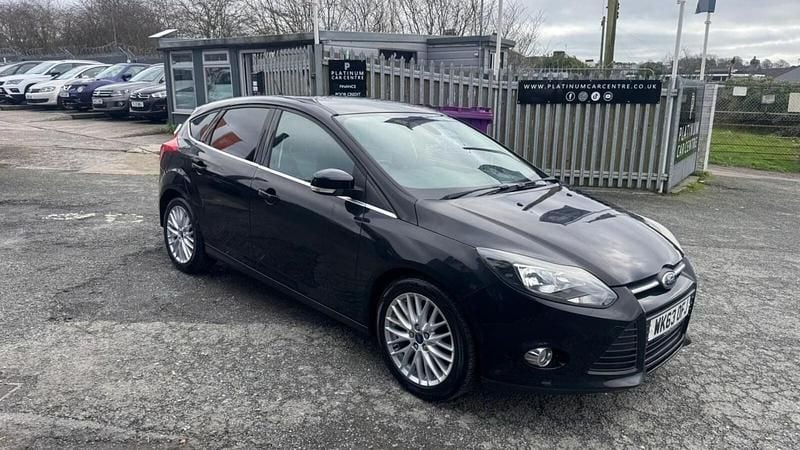 Used Ford Focus Zetec 125 HP (91 kW) 2013 Black Hatchback