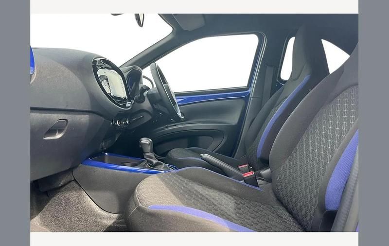 Used Toyota Aygo X 72 HP (52 kW) 2022 Blue SUV