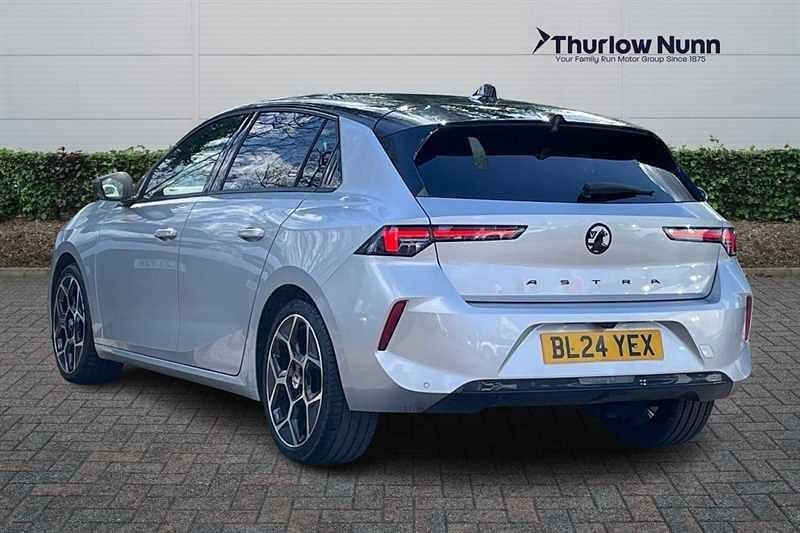 Second-hand Vauxhall Astra Ultimate 130 CP (95 kW) 2024 Gri Hatchback