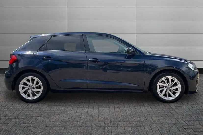 Used Audi A1 Sportback Sport 114 HP (83 kW) 2020 Firmament blue Hatchback