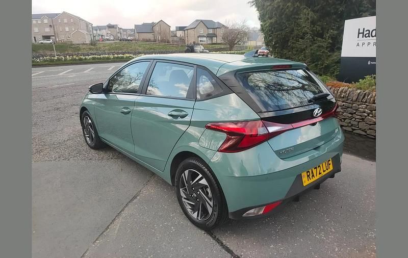 Used Hyundai i20 SE 99 HP (72 kW) 2023 Green Hatchback