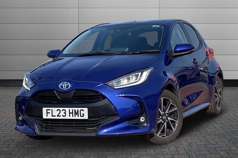 Used Toyota Yaris Hybrid Design 116 HP (85 kW) 2023 Blue Hatchback