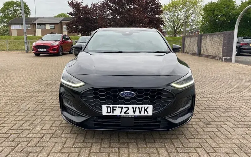 Usado Ford Focus ST-Line 125 CV (91 kW) 2023 Negro Utilitario