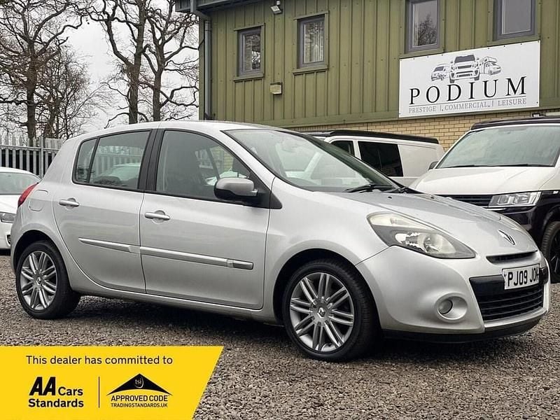 Silver Used 2012 Renault Clio IV Dynamique Hatchback | £2,990 (Super price) - Image 1/3