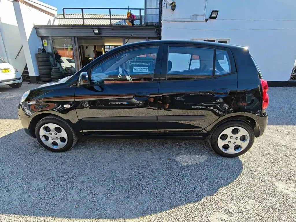 Used Kia Picanto 64 HP (47 kW) 2011 Black Hatchback