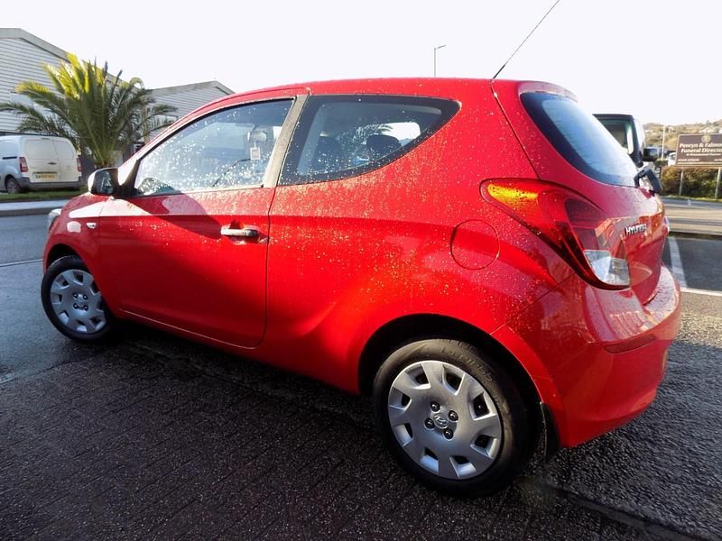 Used Hyundai i20 Classic 2014 Red Hatchback
