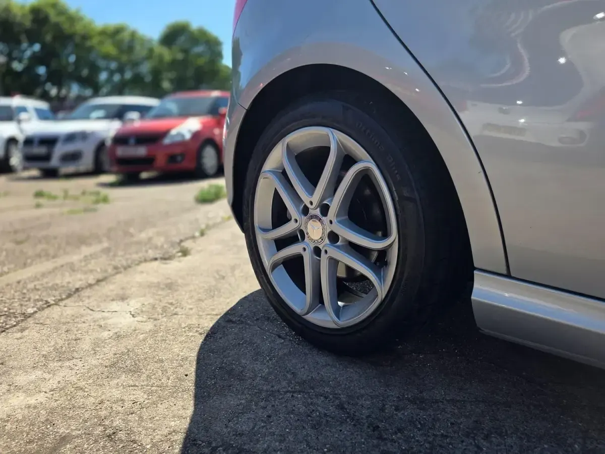 Used Mercedes A180 109 HP (80 kW) 2014 Silver Hatchback