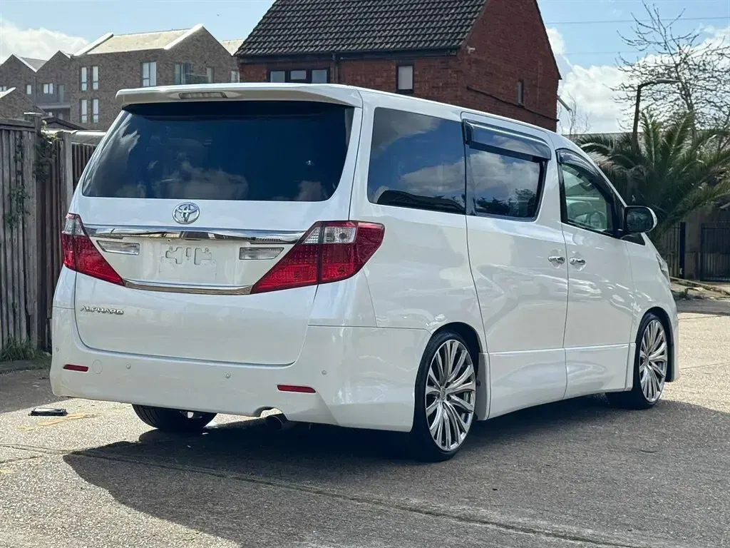 Used Toyota Alphard 182 HP (133 kW) 2026 White MPV