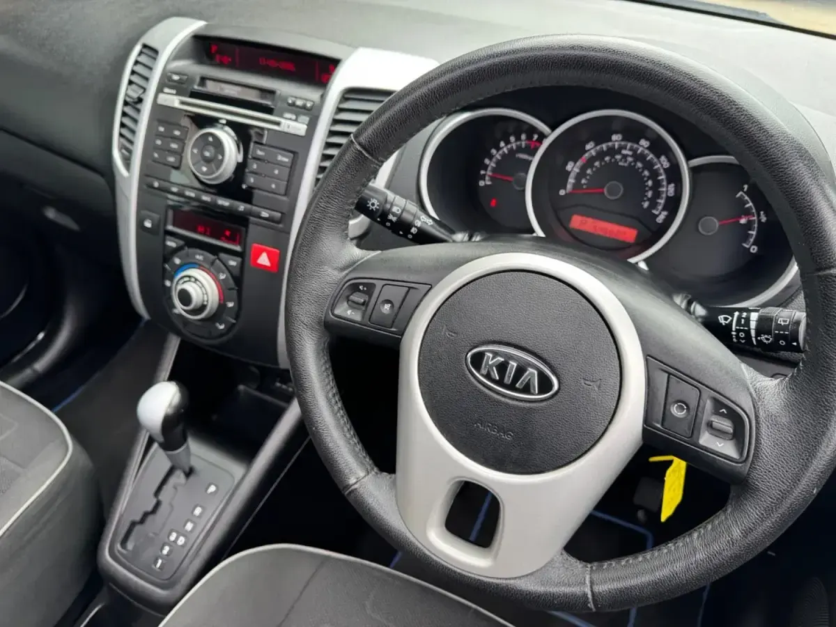 Second-hand Kia Venga 125 CP (91 kW) 2011 Albastru Hatchback