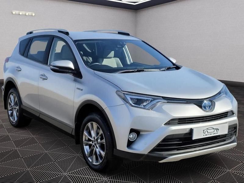 Used Toyota RAV4 197 HP (144 kW) 2016 Silver SUV
