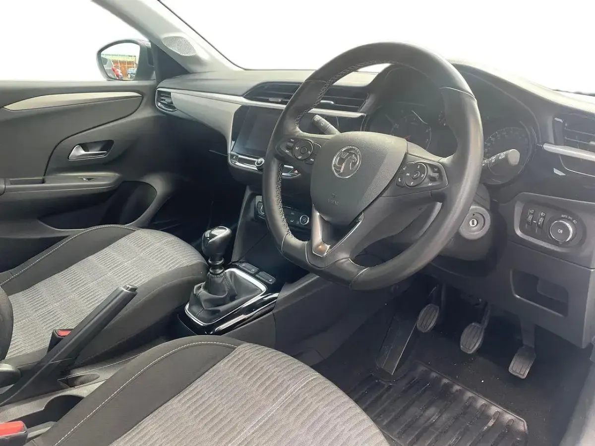Used Vauxhall Corsa Edition 99 HP (72 kW) 2022 White Hatchback