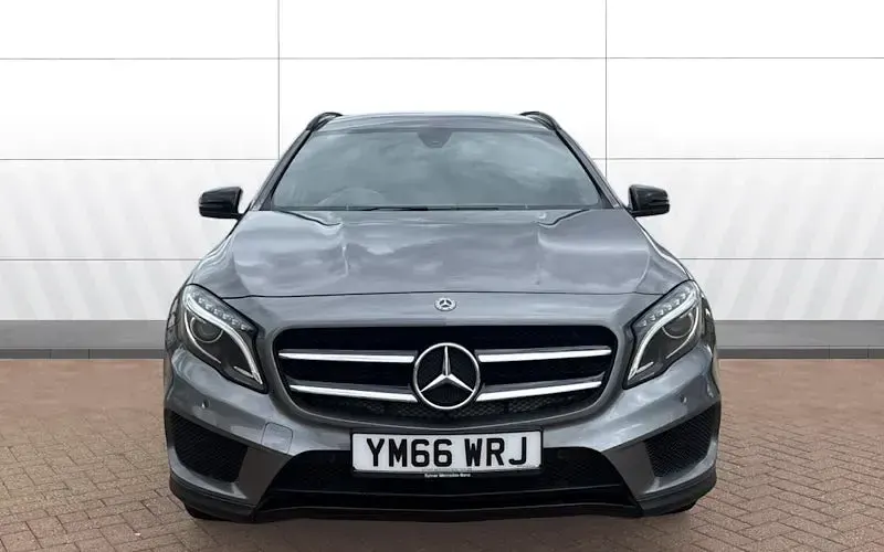 Usado Mercedes GLA250 AMG line 211 HP (155 kW) 2016 Cinzento SUV