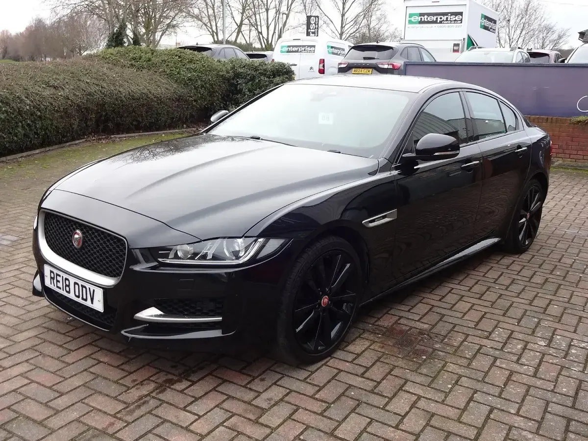 Used Jaguar XE R-Sport 180 HP (132 kW) 2018 Black Sedan
