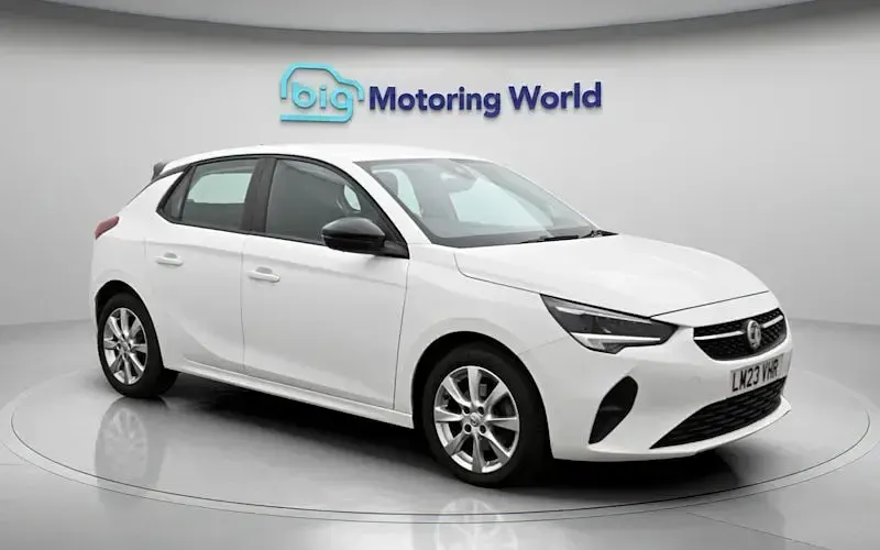 Used Vauxhall Corsa Design Edition 101 HP (74 kW) 2023 White Hatchback