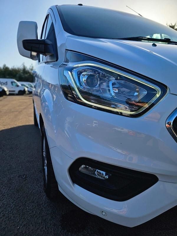 Used Ford Transit Custom Limited 130 HP (95 kW) 2019 White Van