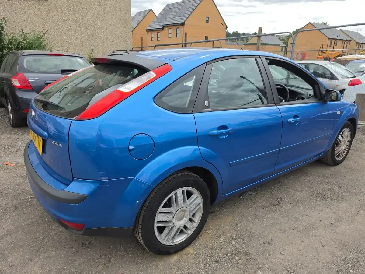 Used Ford Focus Ghia 2005 Blue Hatchback