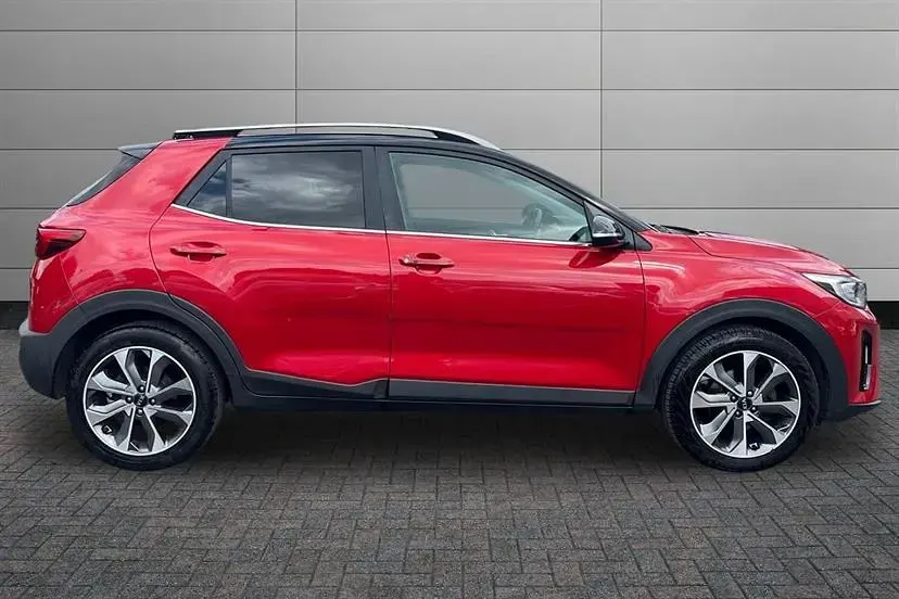 Used Kia Stonic 118 HP (86 kW) 2019 Blaze red with black roof SUV