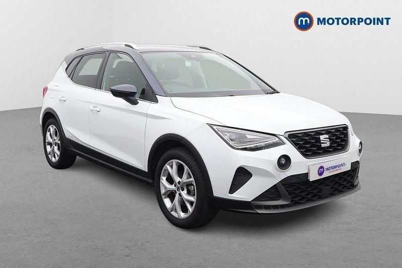 White Used 2023 Seat Arona FR SUV | £14,099 (Fair price) - Image 1/4