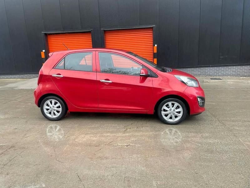Used Kia Picanto 68 HP (50 kW) 2013 Red Hatchback