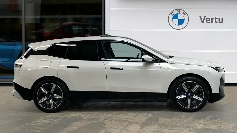 Usado BMW iX M Sport 239 kW (326 HP) 2022 Branco SUV