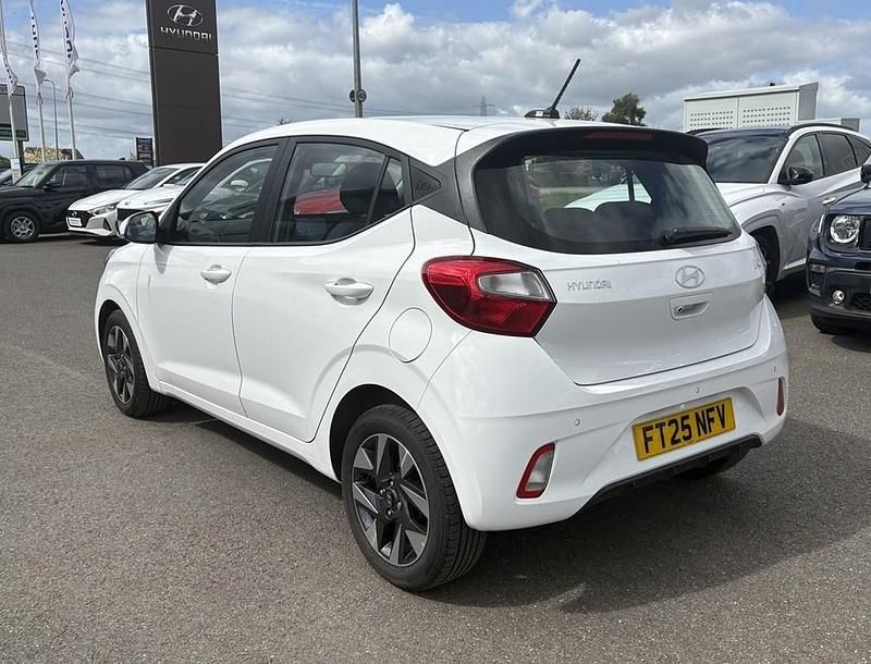 Used Hyundai i10 Advanced 79 HP (58 kW) 2025 White Hatchback