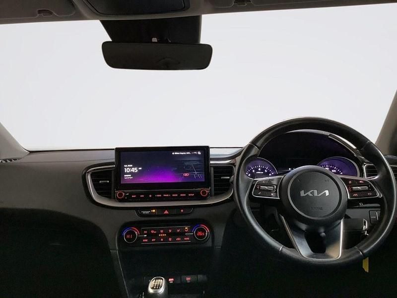 Usado Kia Ceed 158 HP (116 kW) 2022 Preto Citadino