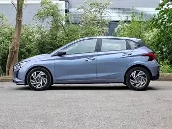 Used Hyundai i20 Advanced 100 HP (73 kW) 2024 Blue Hatchback
