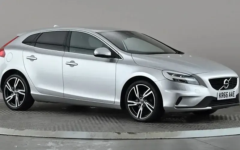 Begagnad Volvo V40 R-Design Pro 120 HK (88 kW) 2019 Halvkombi