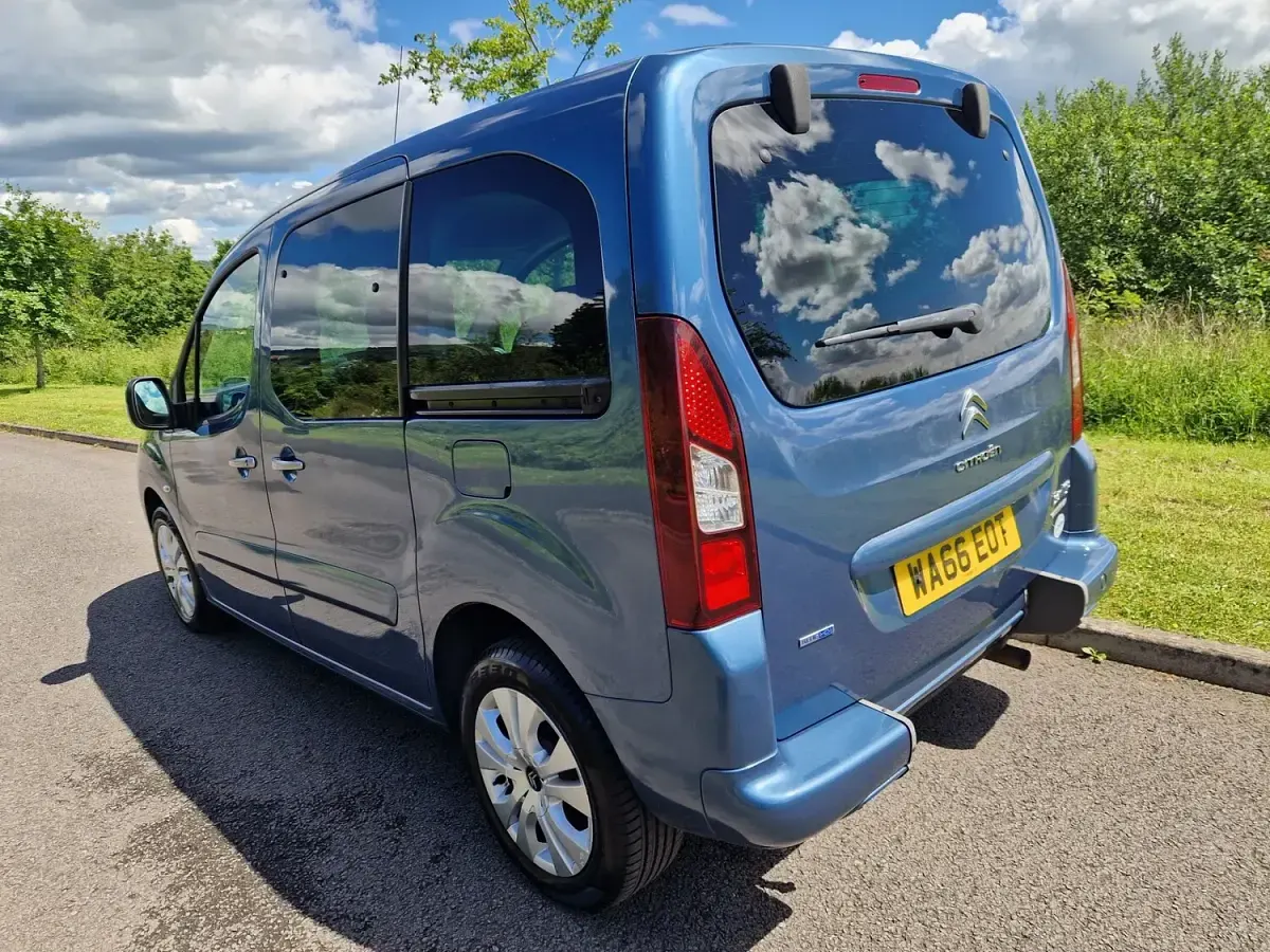 Used Citroën e-Berlingo Feel 100 HP (73 kW) 2016 Blue MPV