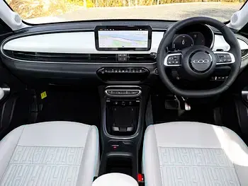 Neu Fiat 600 La Prima 100 PS (73 kW) 2026 Schwarz SUV