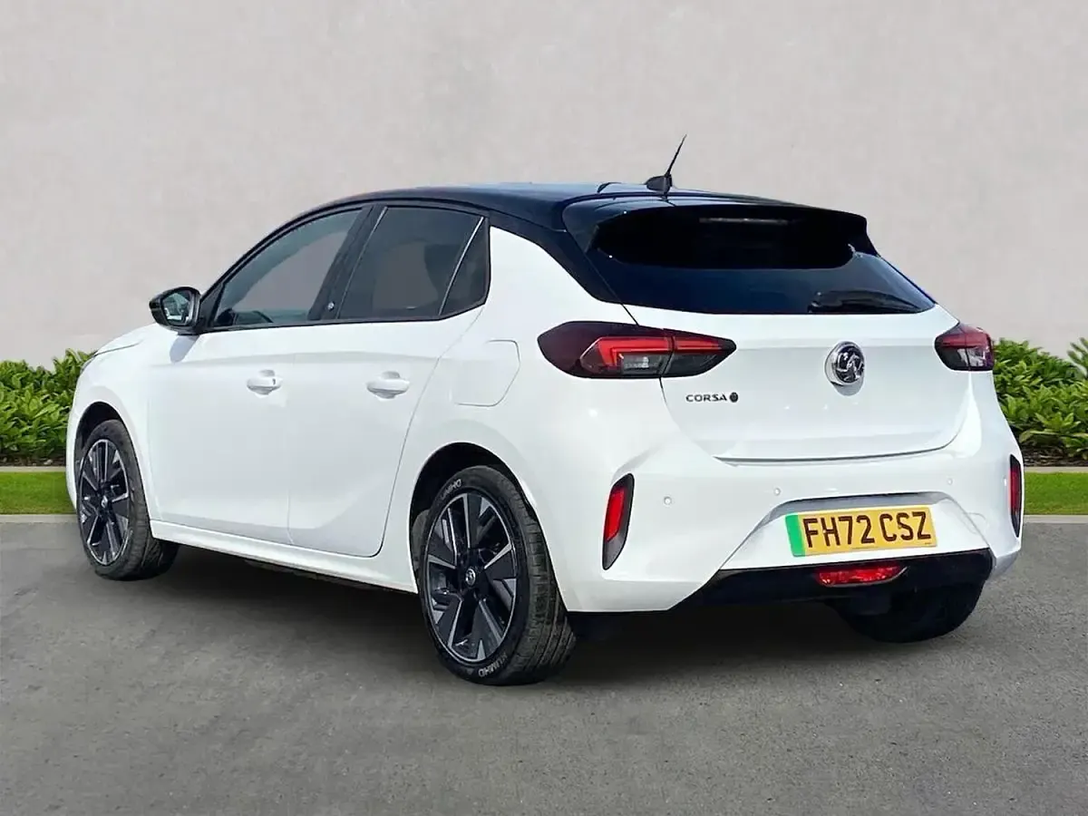 Used Vauxhall Corsa-e GS Line 100 kW (136 HP) 2023 White Hatchback