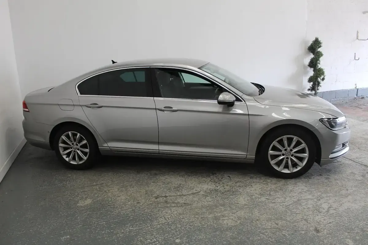 Used VW Passat Business 150 HP (110 kW) 2015 Silver Sedan