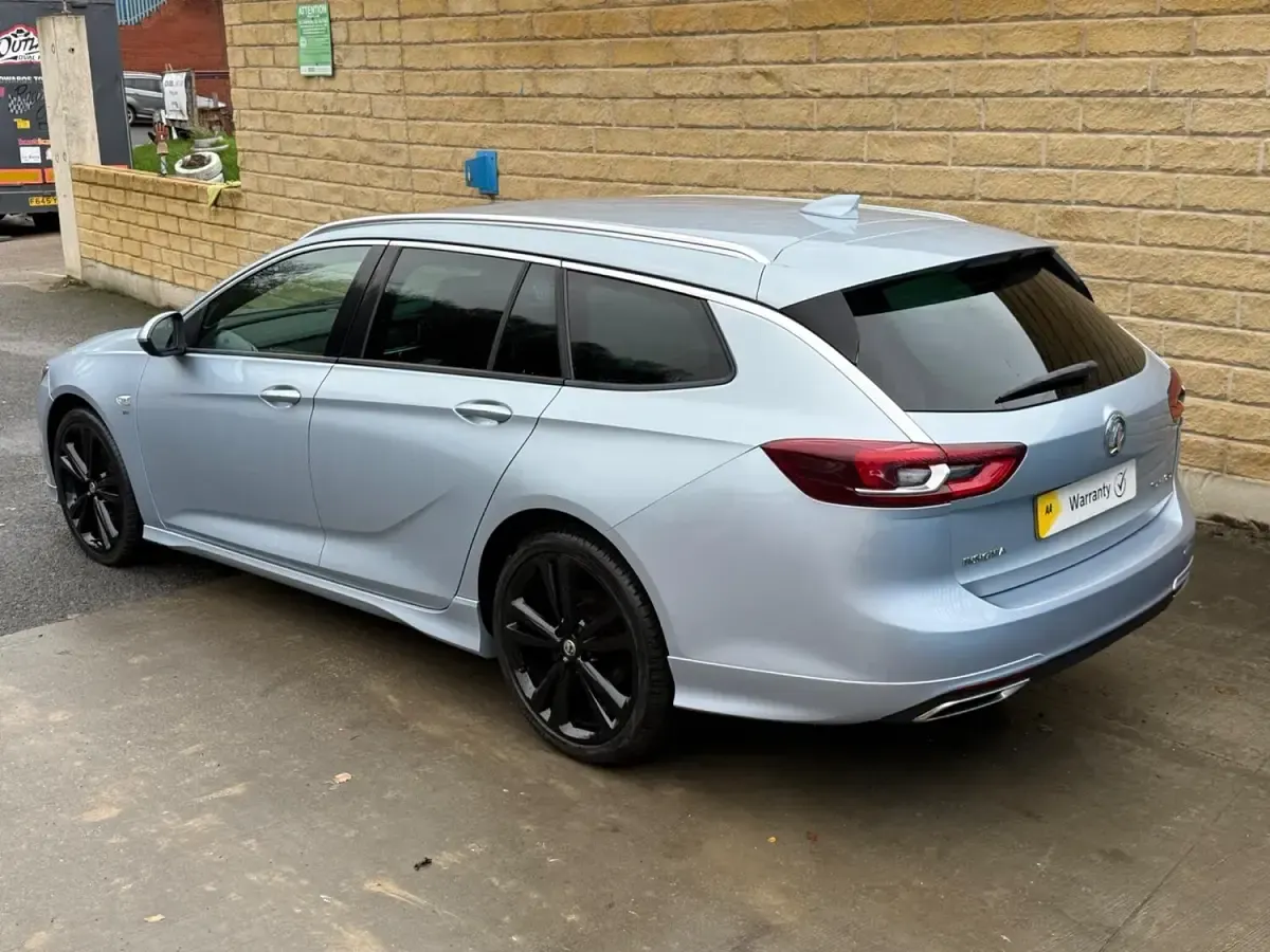 Used Vauxhall Insignia SRi 170 HP (125 kW) 2017 Silver Estate