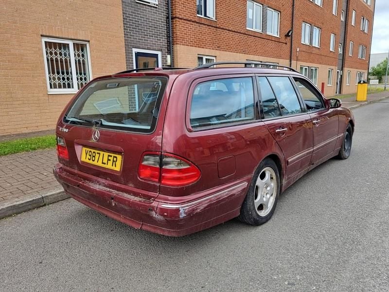 Used Mercedes E280 Avantgarde 2001 Red Estate