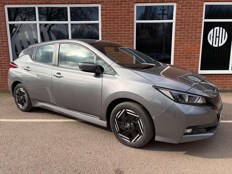 Usado Nissan Leaf Acenta 110 kW (150 HP) 2022 Cinzento Citadino