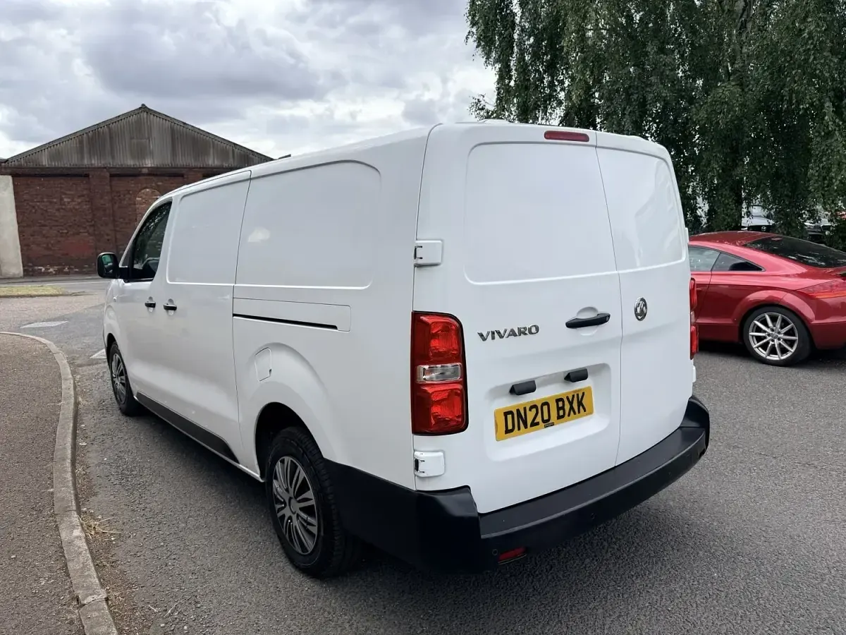 Used Vauxhall Vivaro 150 HP (110 kW) 2020 White MPV