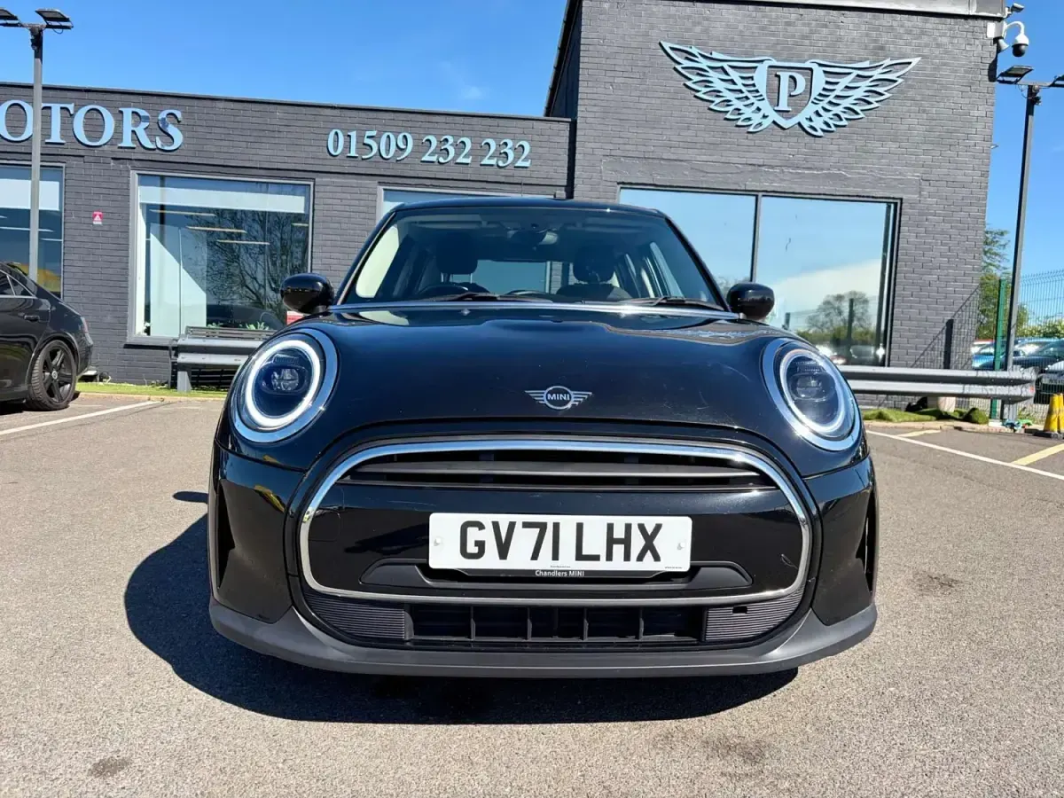Usado Mini Cooper Classic 2022 Negro Utilitario