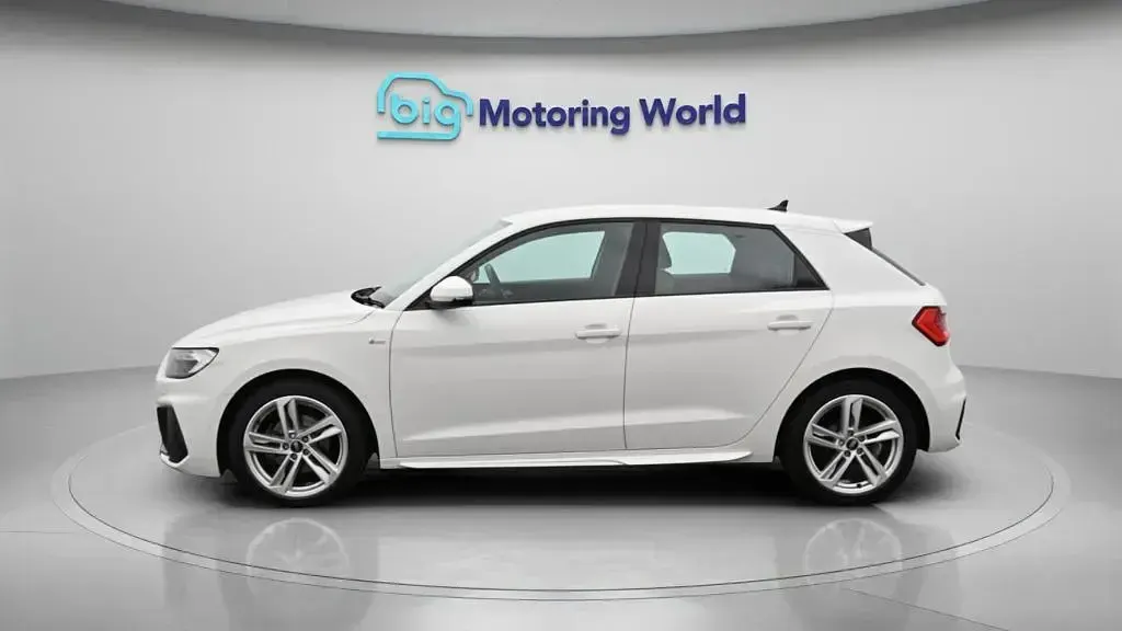 Used Audi A1 Sportback S-Line 110 HP (80 kW) 2022 White Hatchback