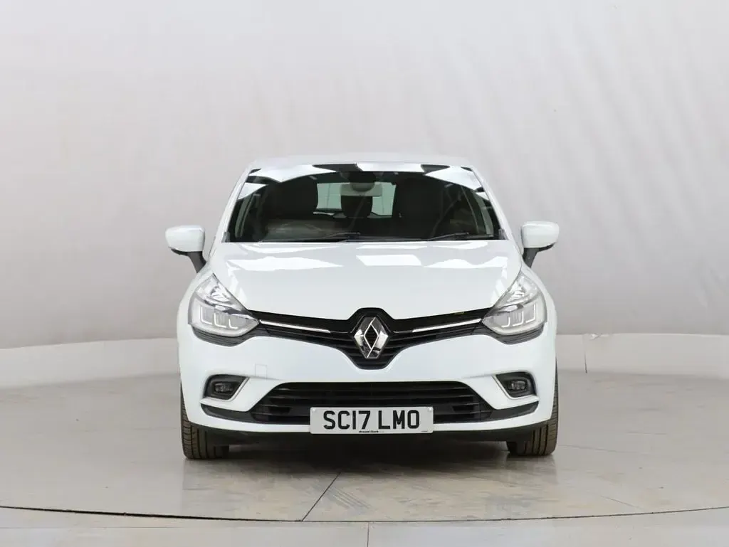 Used Renault Clio Dynamique 90 HP (66 kW) 2017 White Hatchback