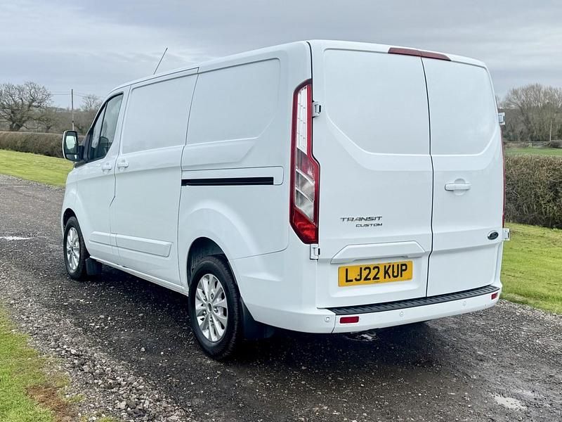 Used Ford Transit Custom Limited 130 HP (95 kW) 2022 White Van