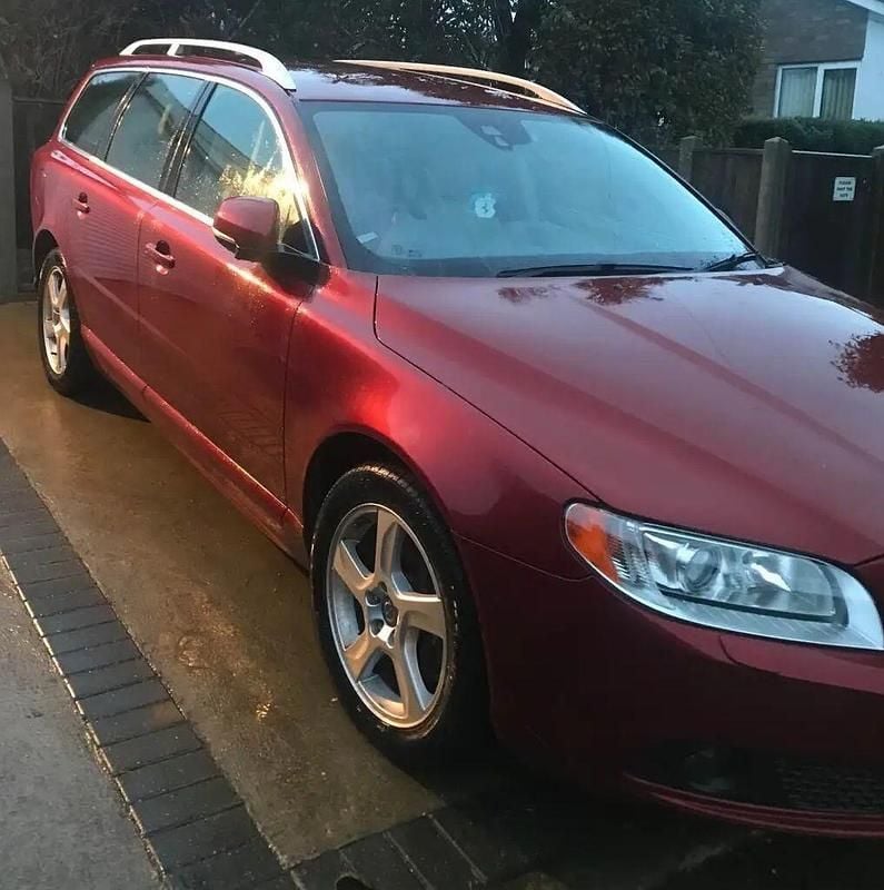 Red Used 2012 Volvo V70 SE Lux Estate | £9,995 (Good price) - Image 1/4