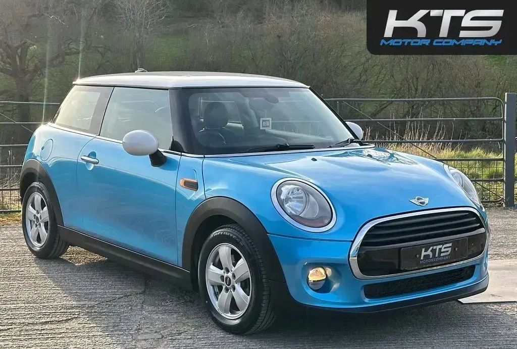 Usado Mini Cooper Hatch 136 HP (100 kW) 2017 Azul Citadino