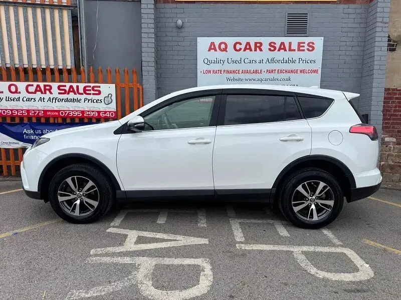 Used Toyota RAV4 Business Edition 143 HP (105 kW) 2017 White SUV