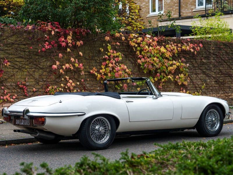 Used Jaguar E-Type 318 HP (233 kW) 1973 White Cabriolet