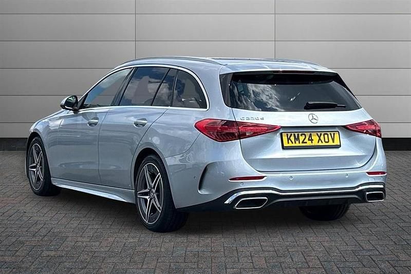 Usado Mercedes C220 AMG line 200 CV (147 kW) 2024 Plateado Familiar