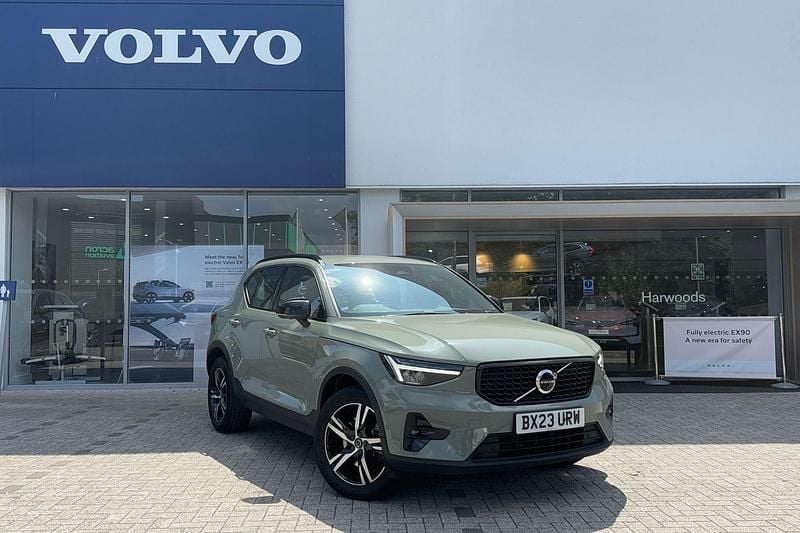 Green Used 2023 Volvo XC40 Plus SUV | £31,790 (Fair price) - Image 1/4