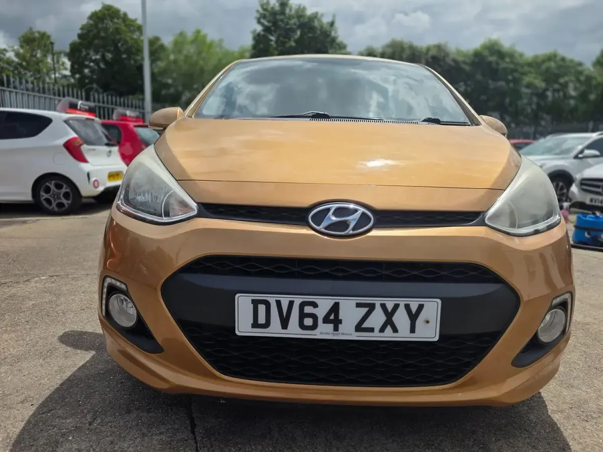 Used Hyundai i10 Premium 87 HP (63 kW) 2014 Orange Hatchback