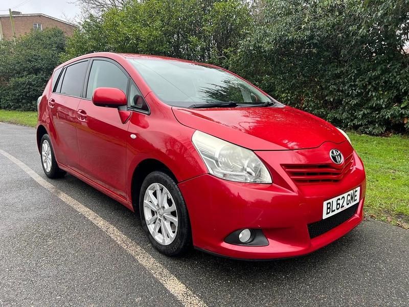 Used Toyota Verso 2013 Red MPV